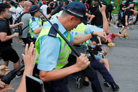 عنف شرطة هونج كونج