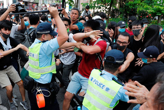 اعتداء الشرطة فى هونج كونج
