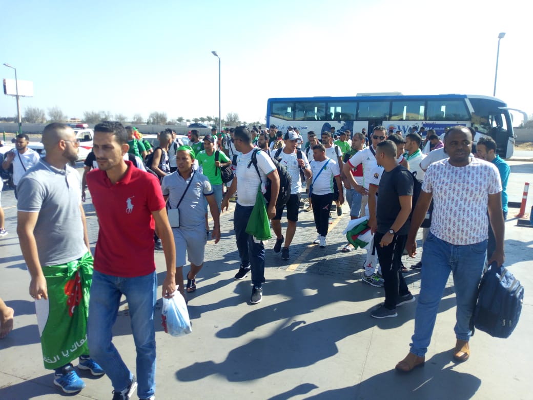 جمهور الجزائر يصل القاهرة