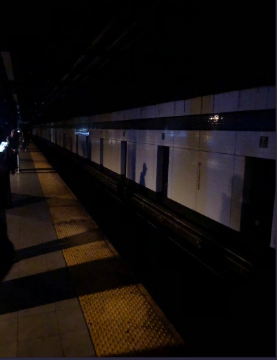 الظلام يعم محطات المترو