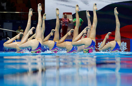 فريق-نسائى-يشارك-فى-بطولة-العالم-للسباحة