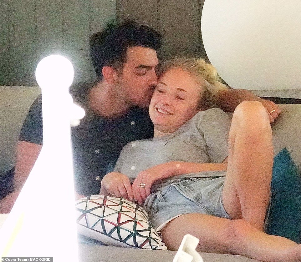 16076660-7249413-PICTURE_EXCLUSIVE_Sophie_Turner_23_and_Joe_Jonas_29_flashed_thei-a-84_1563206336785