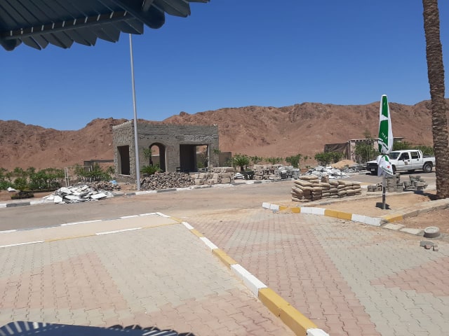 محافظ جنوب سيناء يتفقد تطوير شارع السلام  (3)