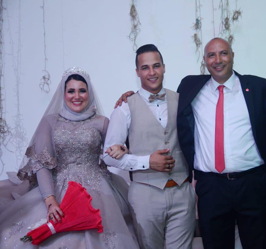 العروسين مع ياسر مصطفي