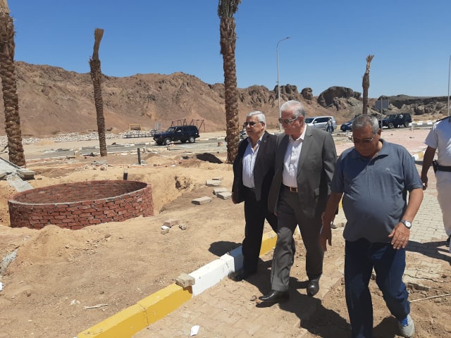محافظ جنوب سيناء يتفقد تطوير شارع السلام  (1)