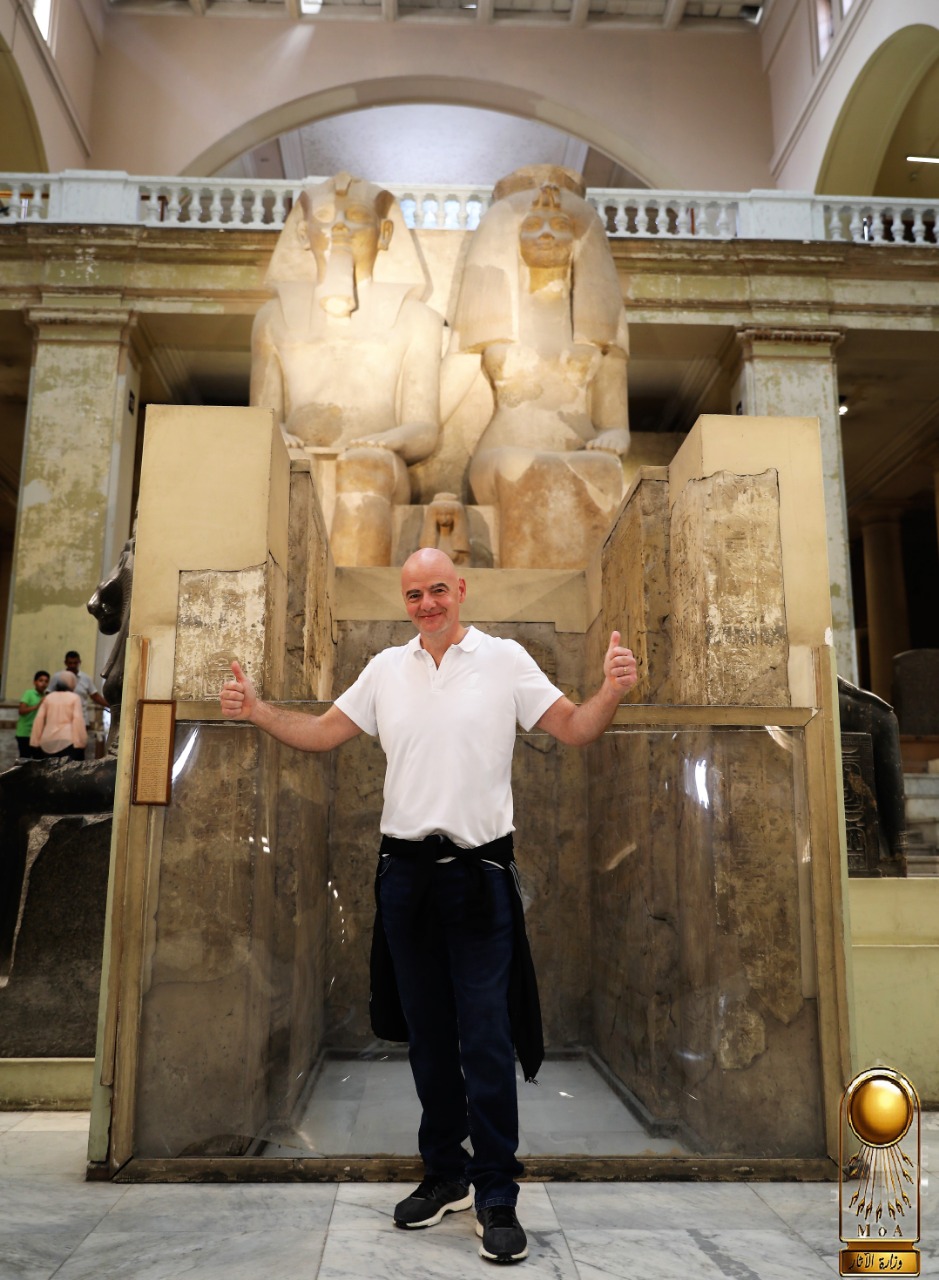 رئيس الفيفا فى المتحف المصرى (6)