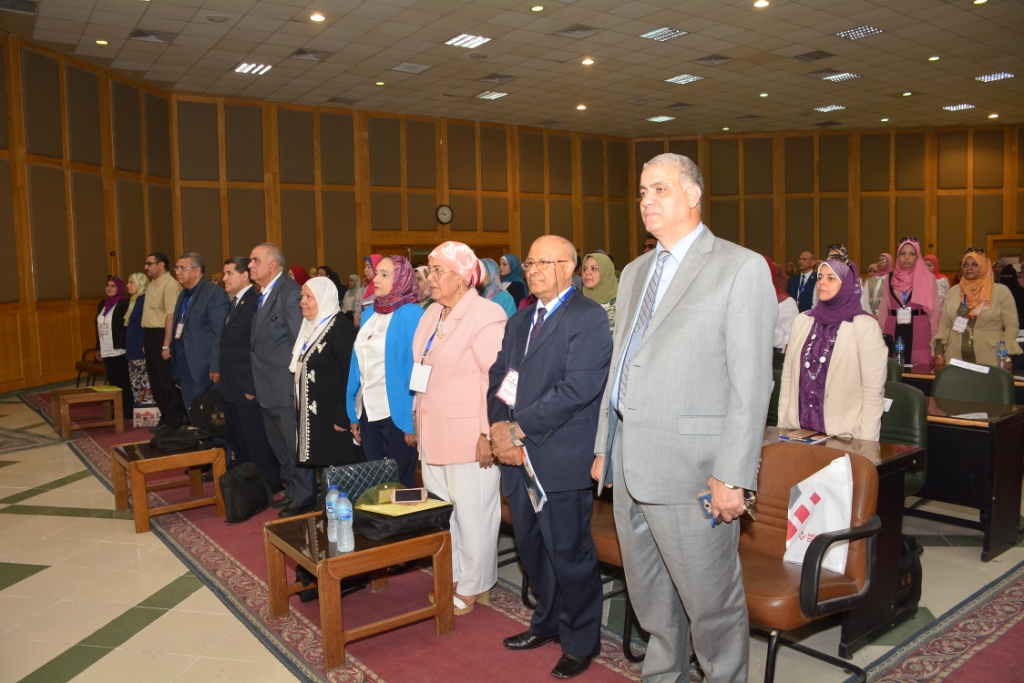 رئيس جامعة أسيوط يدق ناقوس الخطر  خوفاً علي أطفال مصر (2)