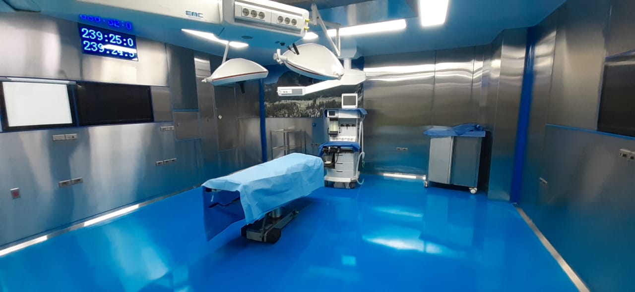 تزويد مستشفيات جامعة الزقازيق بـ15 غرفة عمليات كبسولة  (15)