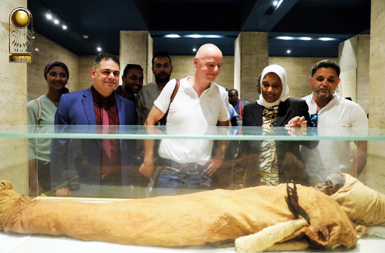 رئيس الفيفا فى المتحف المصرى