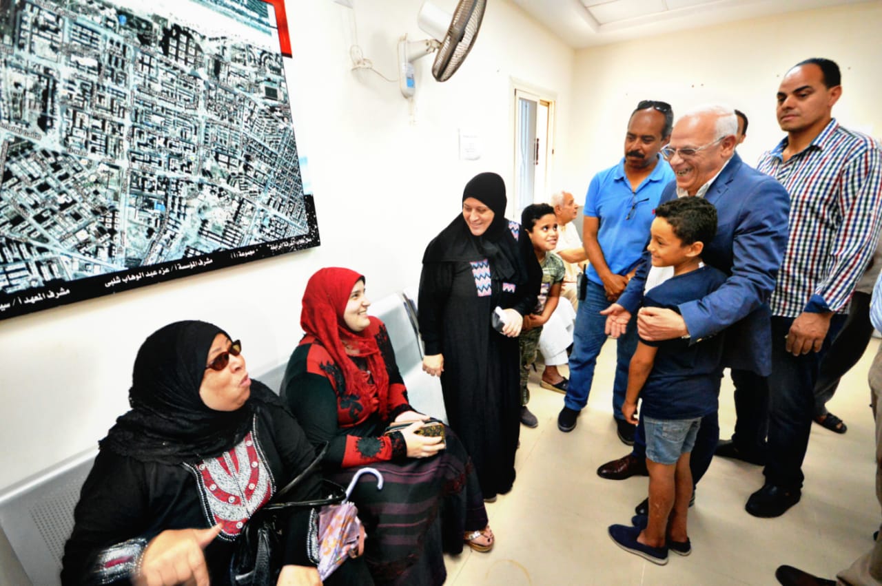 محافظ بورسعيد يشيد بإقبال المواطنين على التسجيل بمنظومة التأمين الصحى الشامل (3)