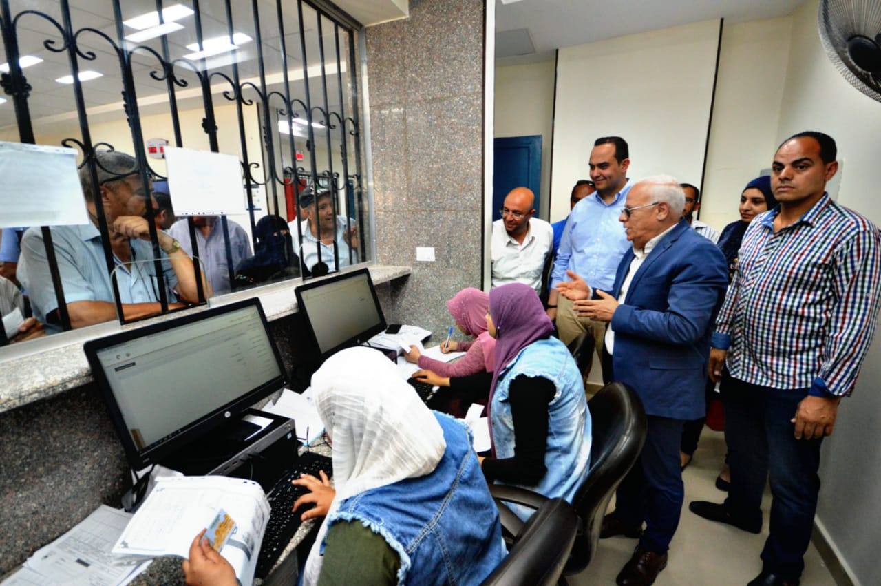 محافظ بورسعيد يشيد بإقبال المواطنين على التسجيل بمنظومة التأمين الصحى الشامل (5)