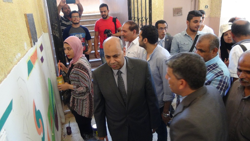محافظ المنيا ورئيس الجامعة يتفقدان أعمال القوافل التنموية المتكاملة بقرية ههيا (14)