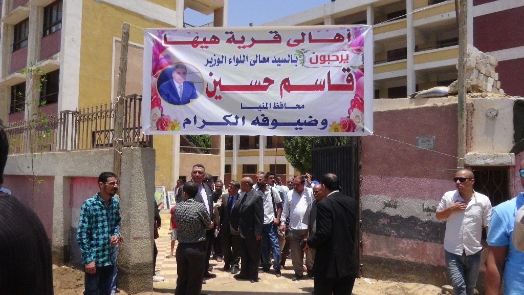 محافظ المنيا ورئيس الجامعة يتفقدان أعمال القوافل التنموية المتكاملة بقرية ههيا (15)