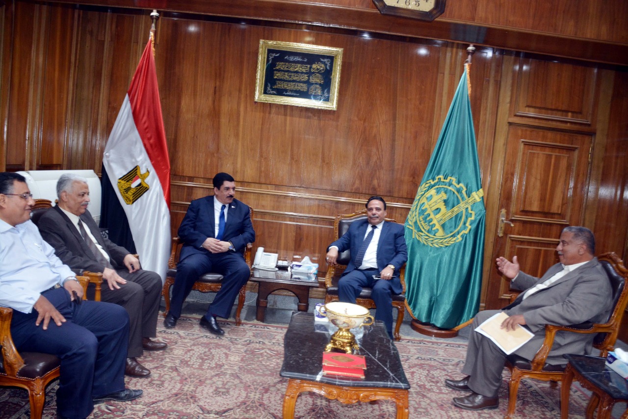 محافظ القليوبية يستقبل رئيس اتحاد عمال مصر  (2)