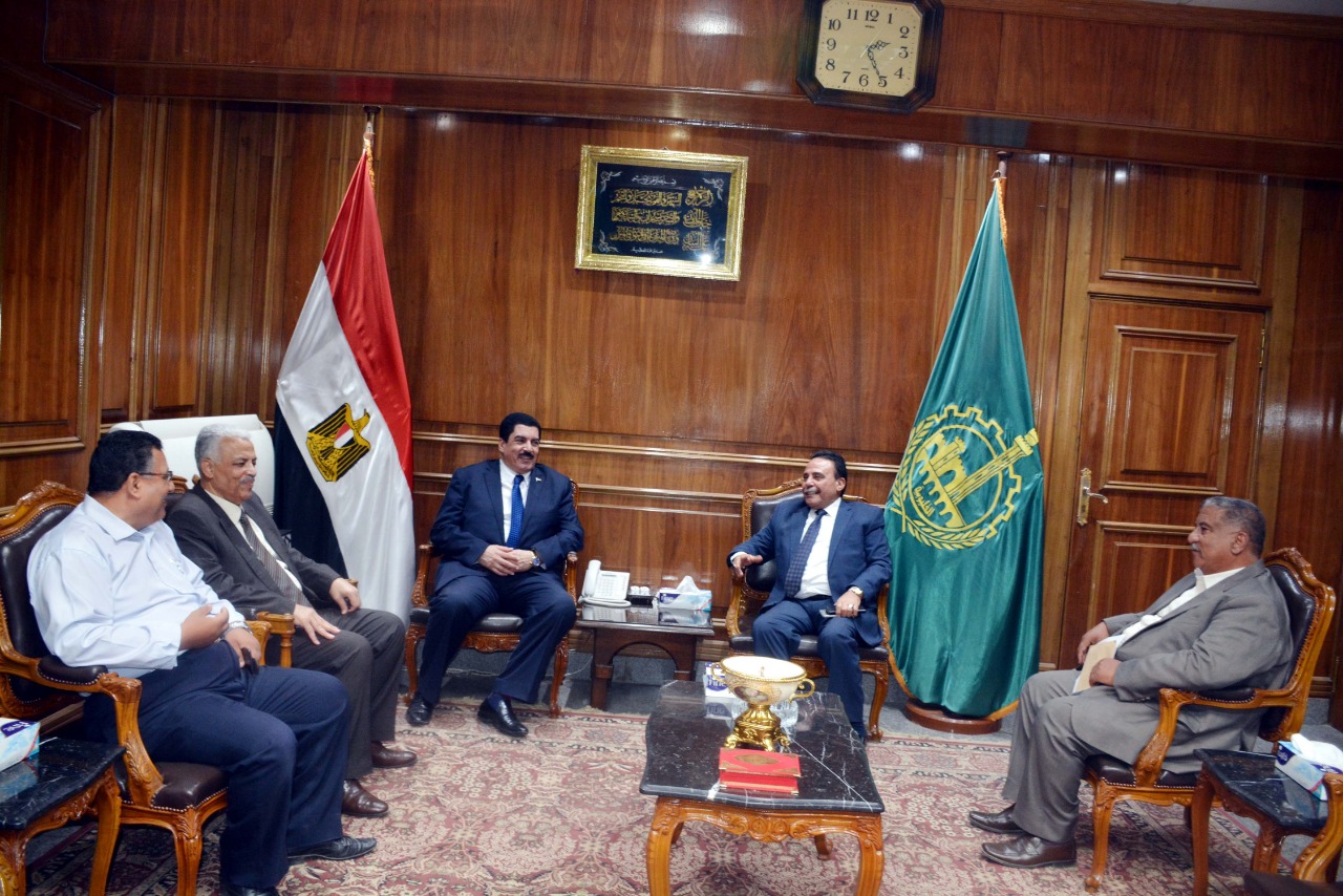 محافظ القليوبية يستقبل رئيس اتحاد عمال مصر  (1)