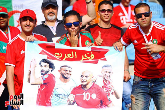 جماهير المغرب ترفع لافتة لمحمد صلاح