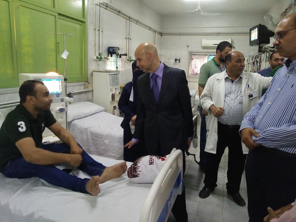 جانب من زيارة وكيل وزارة الصحة بالشرقية لمستشفى مشتول السوق (5)