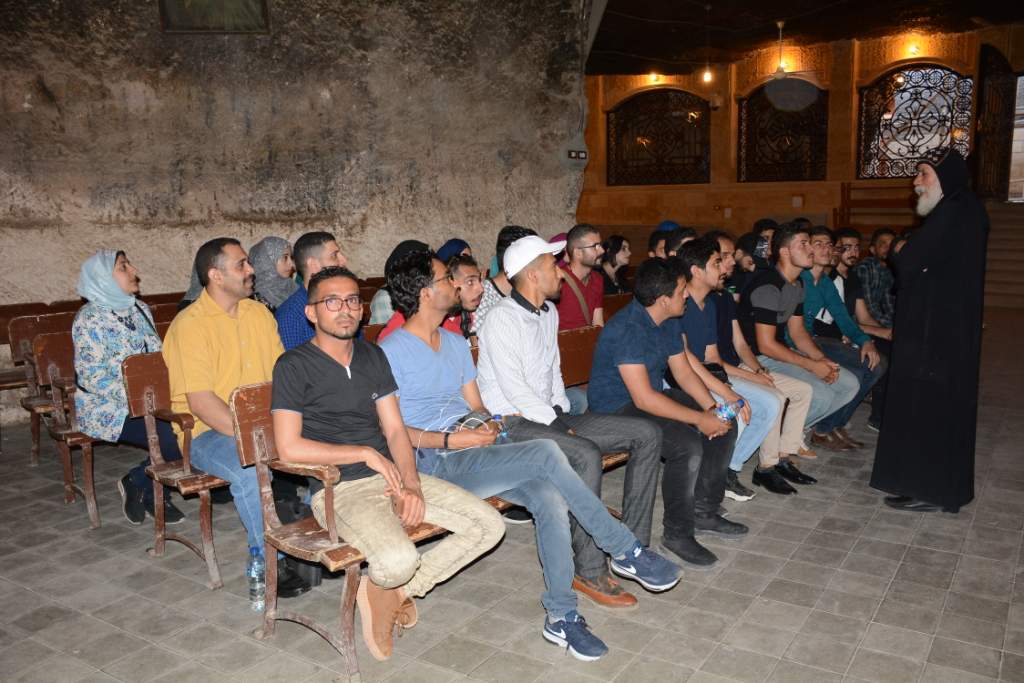 جامعة أسيوط تنظم زيارة لوفد طلابي من خمسة دول عربية (8)