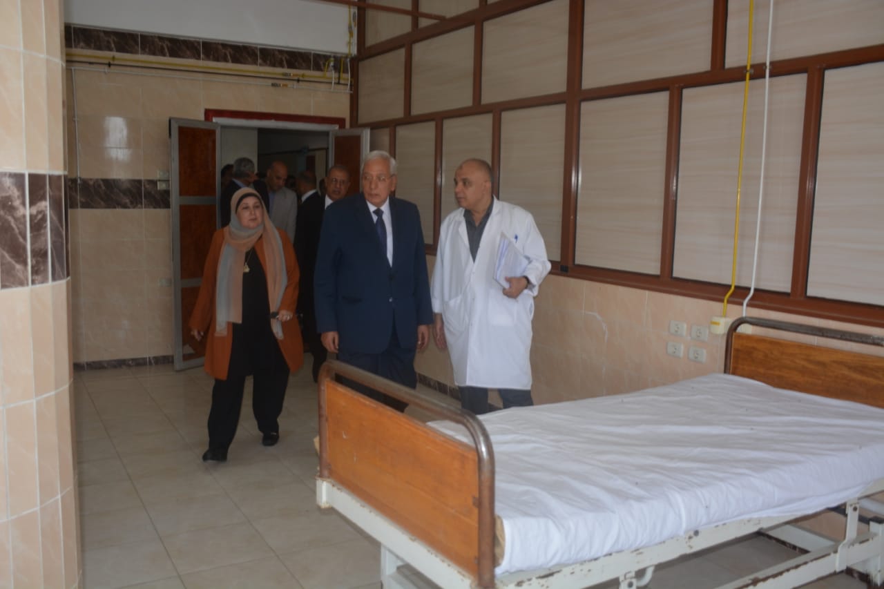 محافظ الدقهلية بمستشفى جمصه  (4)