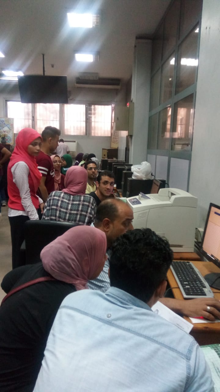 الطلاب بمكتب تنسيق جامعة بنها (3)
