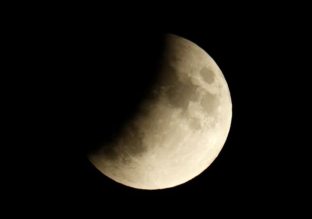 2_A-partial-lunar-eclipse-is-seen-in-Berlin