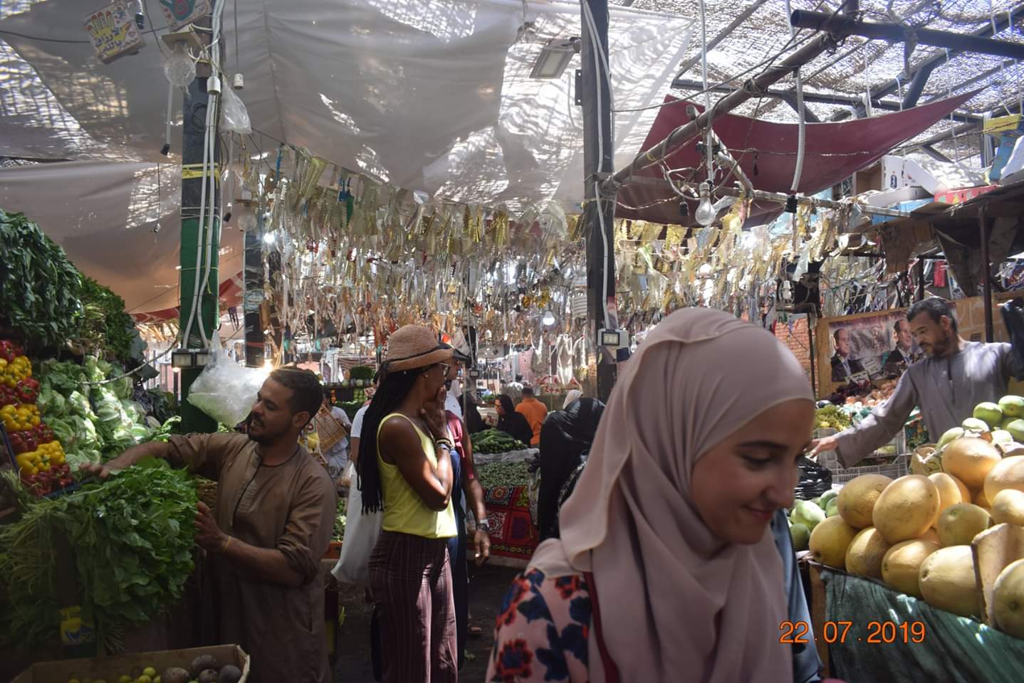 الوفود السياحية تزور سوق الخضار بالغردقة (4)