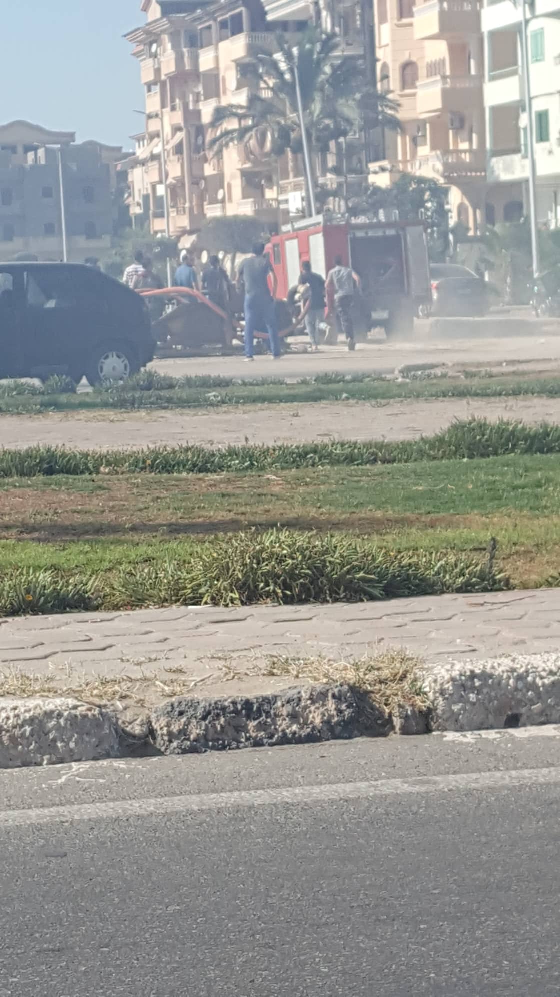 السيطرة على حريق نشب بمول تجارى بمدينة دمياط الجديدة  (3)