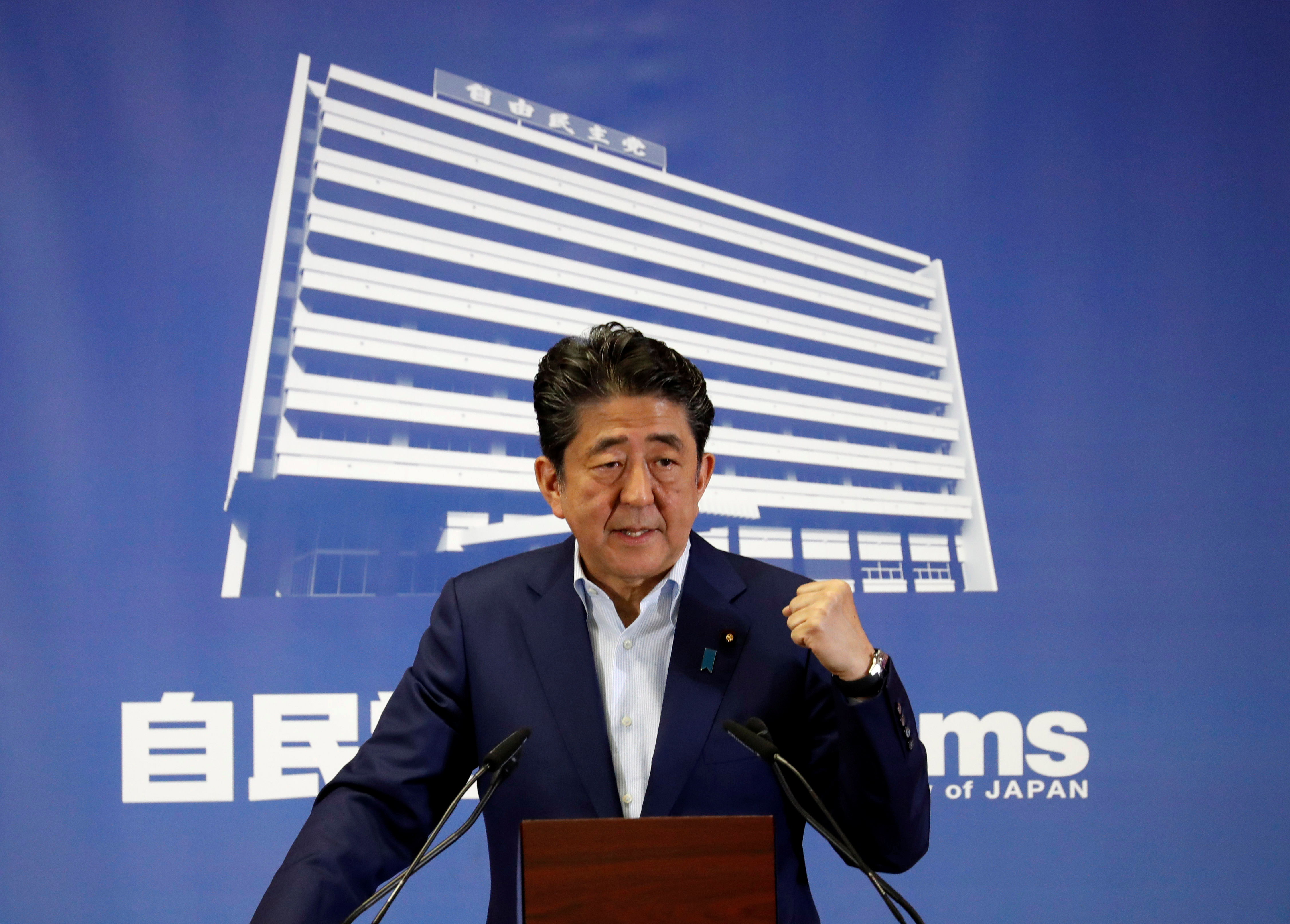 شينزو آبى يفوز فى انتخابات اليابان