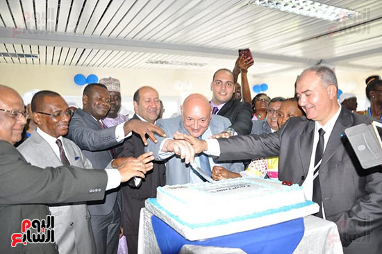 مطار دوالا يحتفل باستقبال أولى رحلات مصر للطيران (4)