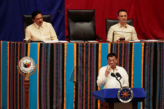 الرئيس الفلبينى يلقى كلمة أمام البرلمان