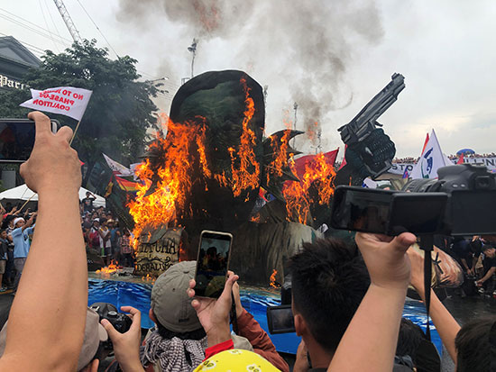احتجاجات واسعة فى الفلبين