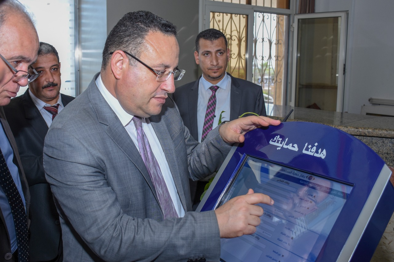محافظة الإسكندرية تتسلم أول شاشة تفاعلية لجهاز حماية المستهلك ، لتلقي شكاوى المواطنين إلكترونيا (4)