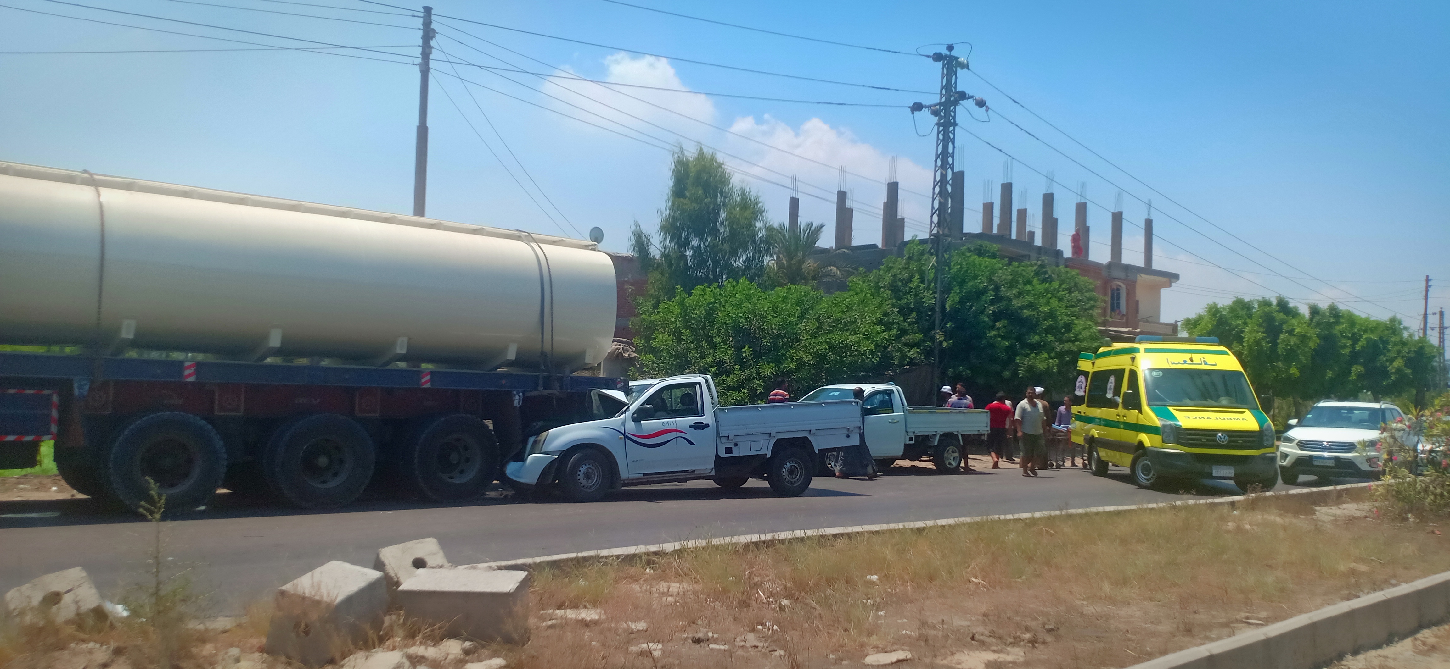 اصطدام سيارة ربع نقل بشاحنة بترول بطريق ميناء دمياط (2)