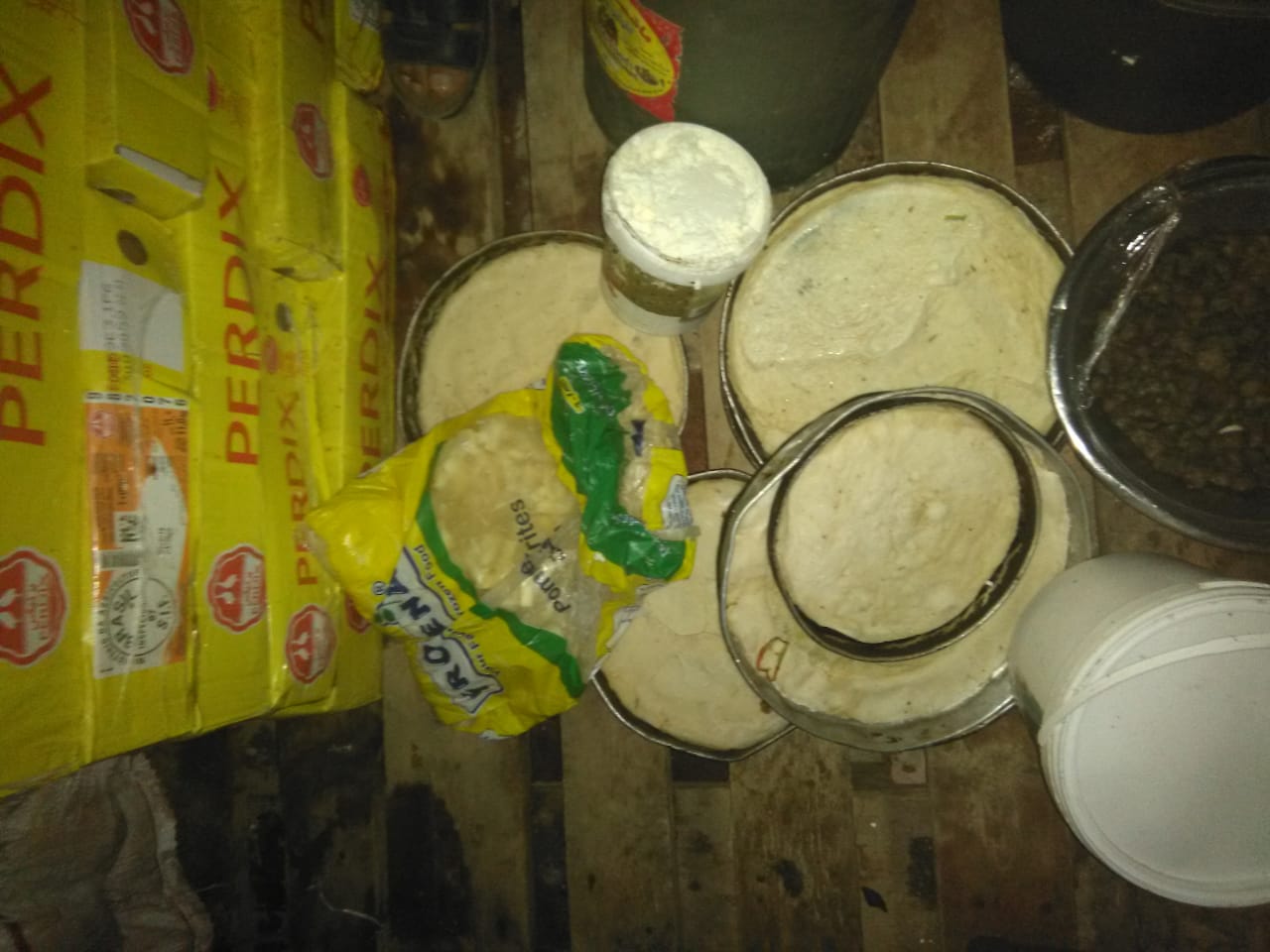 ضبط أغذية غير صالحة للاستهلاك الآدمي في بعض المطاعم بمدينة مرسى مطروح  (2)