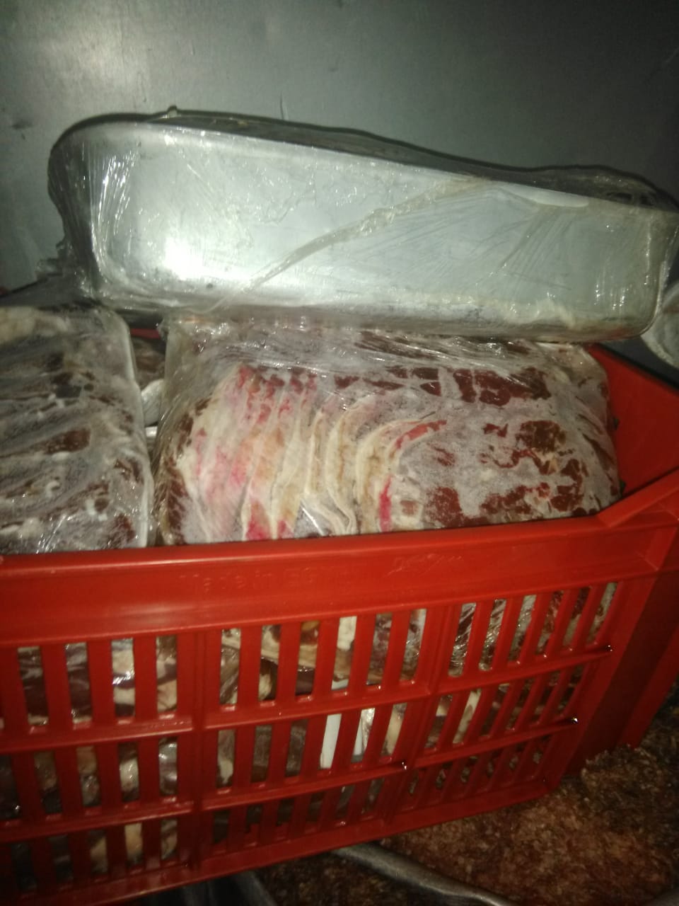 ضبط أغذية غير صالحة للاستهلاك الآدمي في بعض المطاعم بمدينة مرسى مطروح  (4)