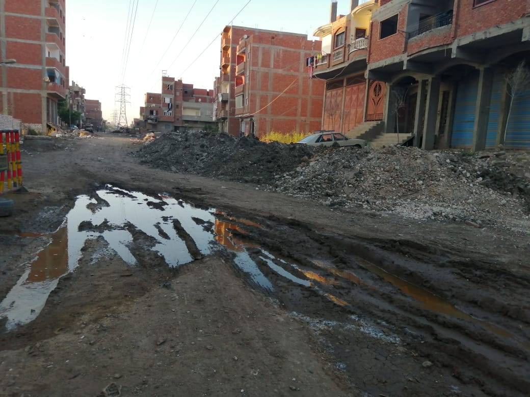 غرق شوارع منطقة منشية محيى سعد بالغربية بمياه الصرف (14)