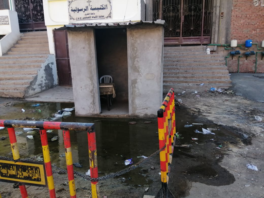 غرق شوارع منطقة منشية محيى سعد بالغربية بمياه الصرف (15)