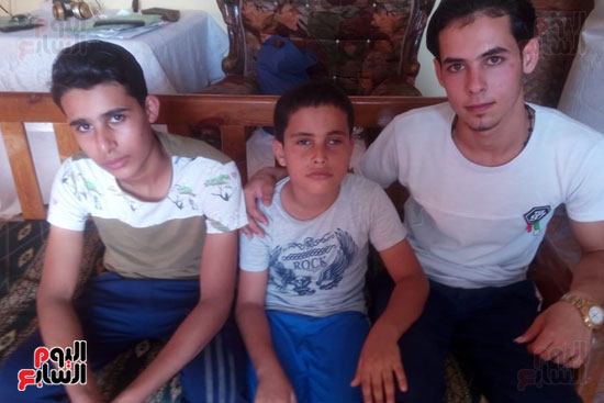 ابناء شقيقها بعد عودتهم من العراق