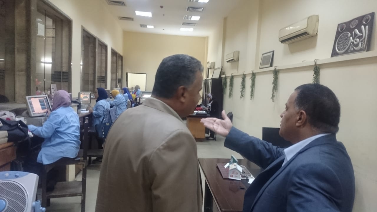 رئيس هيئة السكة الحديد بتفقد شبابيك صرف تذاكر العيد  (2)