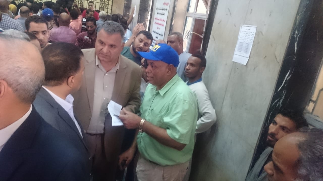 رئيس هيئة السكة الحديد بتفقد شبابيك صرف تذاكر العيد  (1)