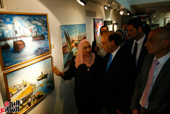 الفريق مهاب مميش يفتتح معرض شريان الخير بمتحف الفن الحديث (16)