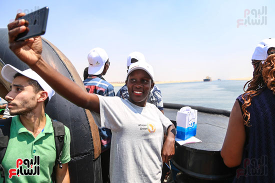 طلاب البرنامج الرئاسى للشباب الأفريقى فى جولة باليخوت بقناة السويس (2)