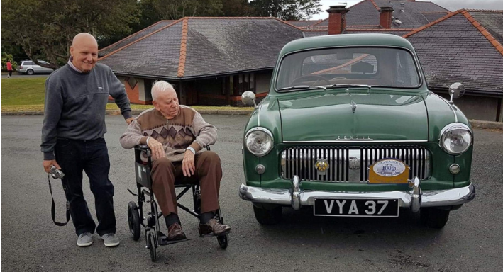 رجل يستعيد سيارته بعد بلوغه 100 عام تكريما له ولزوجته الراحلة (1)