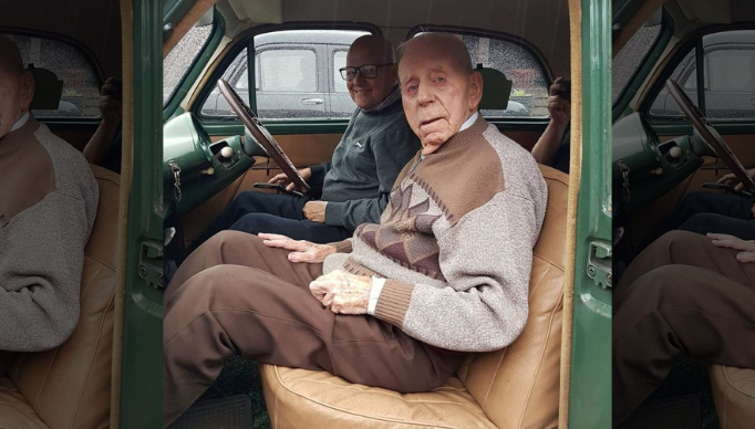 رجل يستعيد سيارته بعد بلوغه 100 عام تكريما له ولزوجته الراحلة (4)
