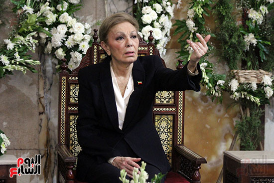 إمبراطورة إيران السابقة تضع أكاليل الزهور على قبر الرئيس الراحل أنور السادات (43)
