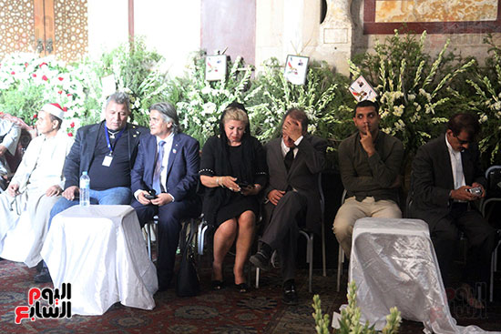 إمبراطورة إيران السابقة تضع أكاليل الزهور على قبر الرئيس الراحل أنور السادات (37)