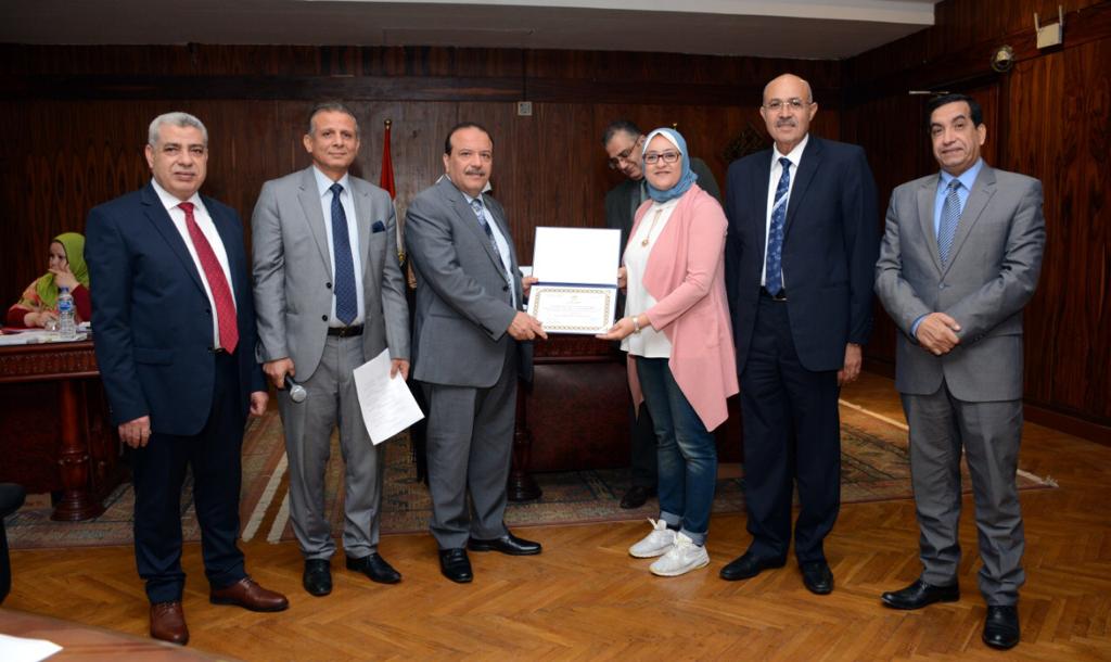 تكريم الفائزين بأفضل رسالة ماجستير ودكتوراه بجامعة طنطا (5)