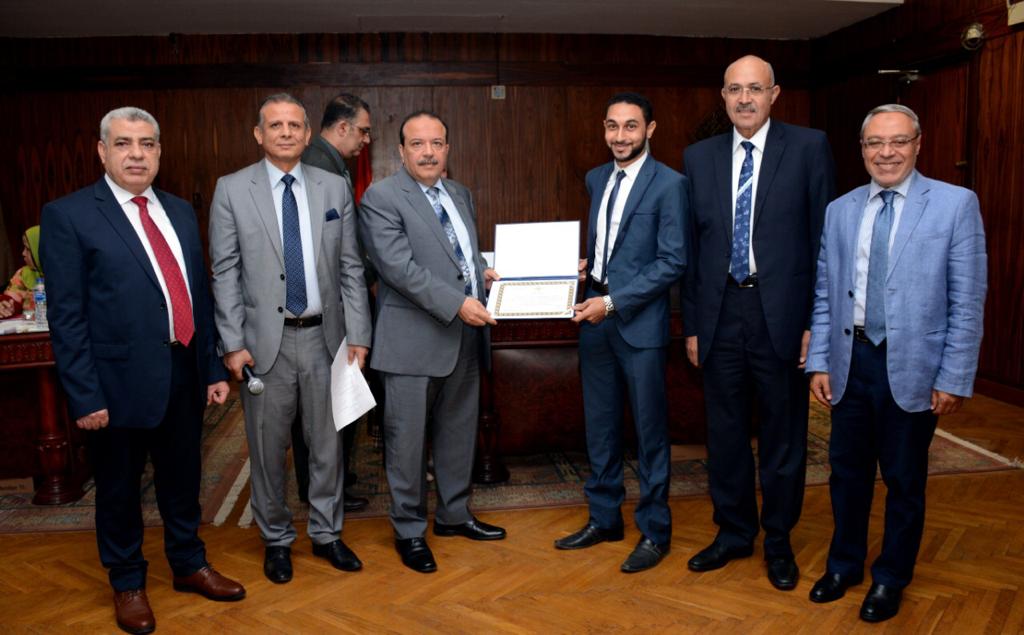 تكريم الفائزين بأفضل رسالة ماجستير ودكتوراه بجامعة طنطا (4)