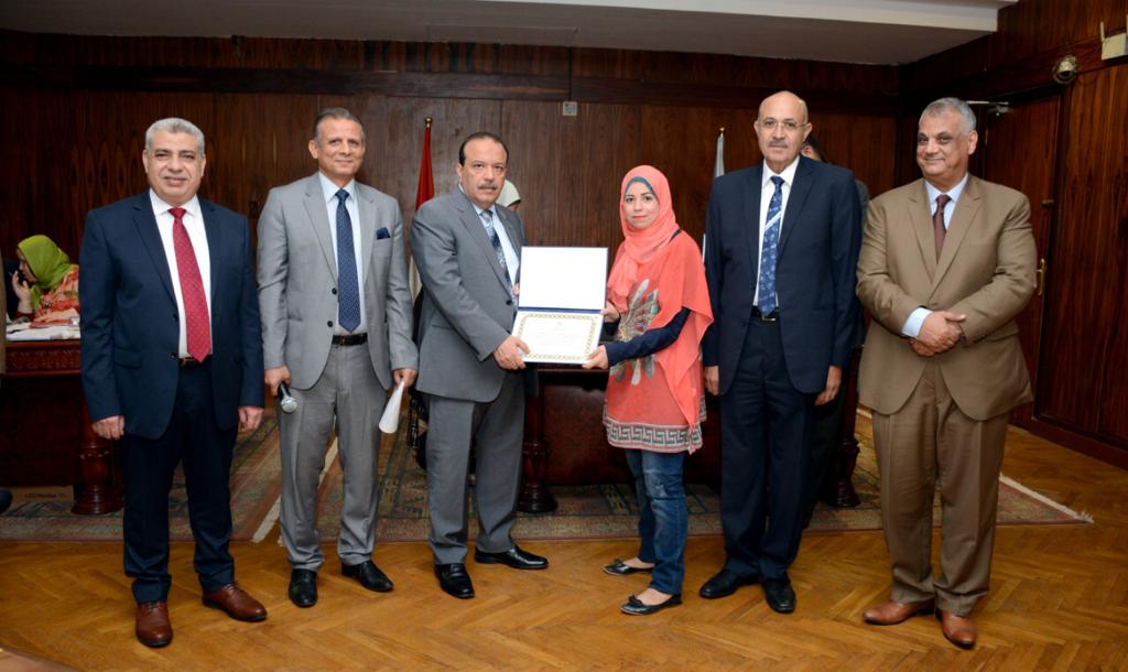 تكريم الفائزين بأفضل رسالة ماجستير ودكتوراه بجامعة طنطا (3)
