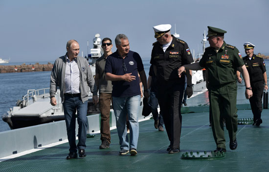 بوتين يغوص فى البحر الأسود لرؤية غواصة سوفيتية (7)